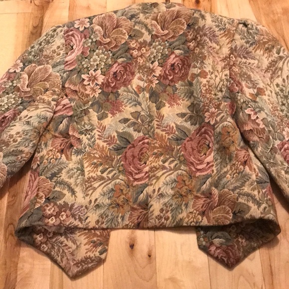 Vintage floral jacket. - Picture 5 of 13